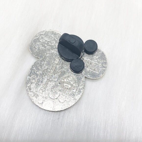 🔮 5/$25 Disney Cruise Line Minnie Heart Eyes Pin - Picture 3 of 3